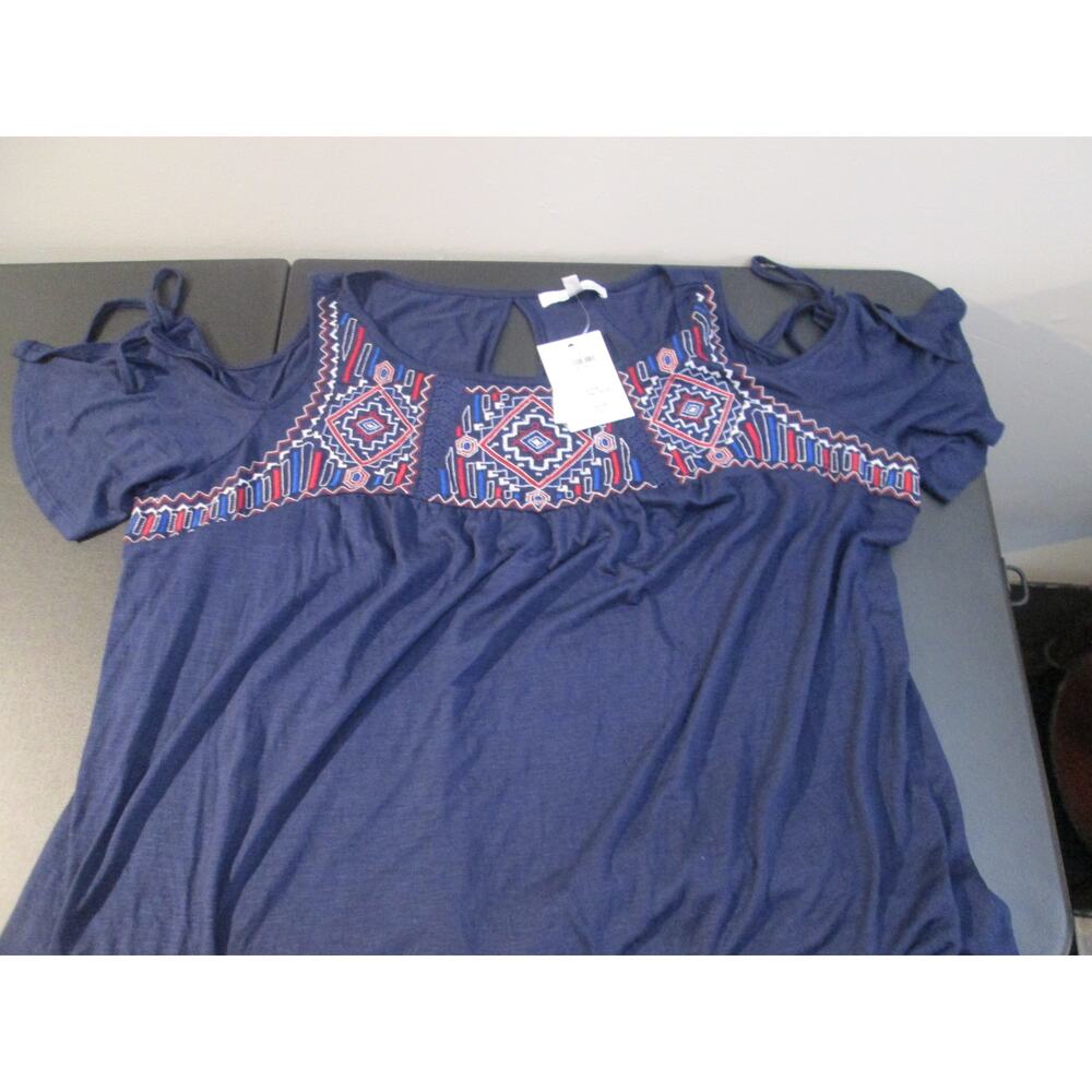 NWT Ladies 2x blue fancy top by made 14th Place